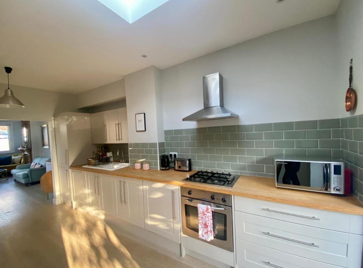 Delightful 2 Bedroom House Central ווינדזור מראה חיצוני תמונה